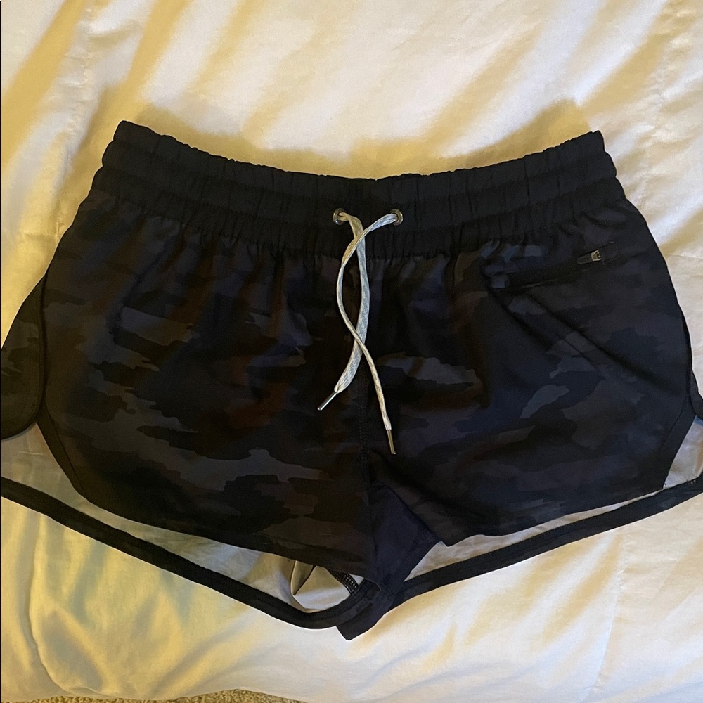 Vuori Women’s Black Camo Shorts